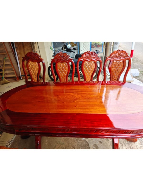 BÀN ĂN 8 GHẾ GỖ TRÀM HOA VÀNG MẪU OVAL CAO CẤP